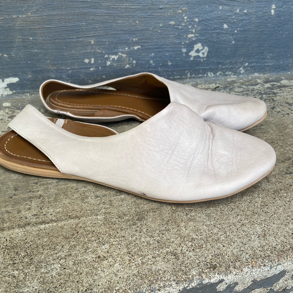 Bueno Light Tan Women's Flats